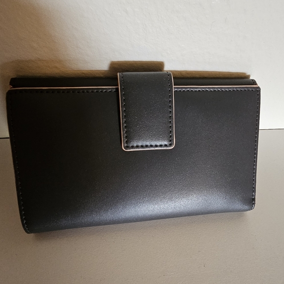 Fendi authentic medium size wallet - Picture 5 of 10